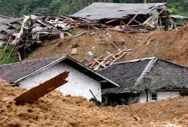 Longsor Terjang Dua Rumah di Pesisir Inhil